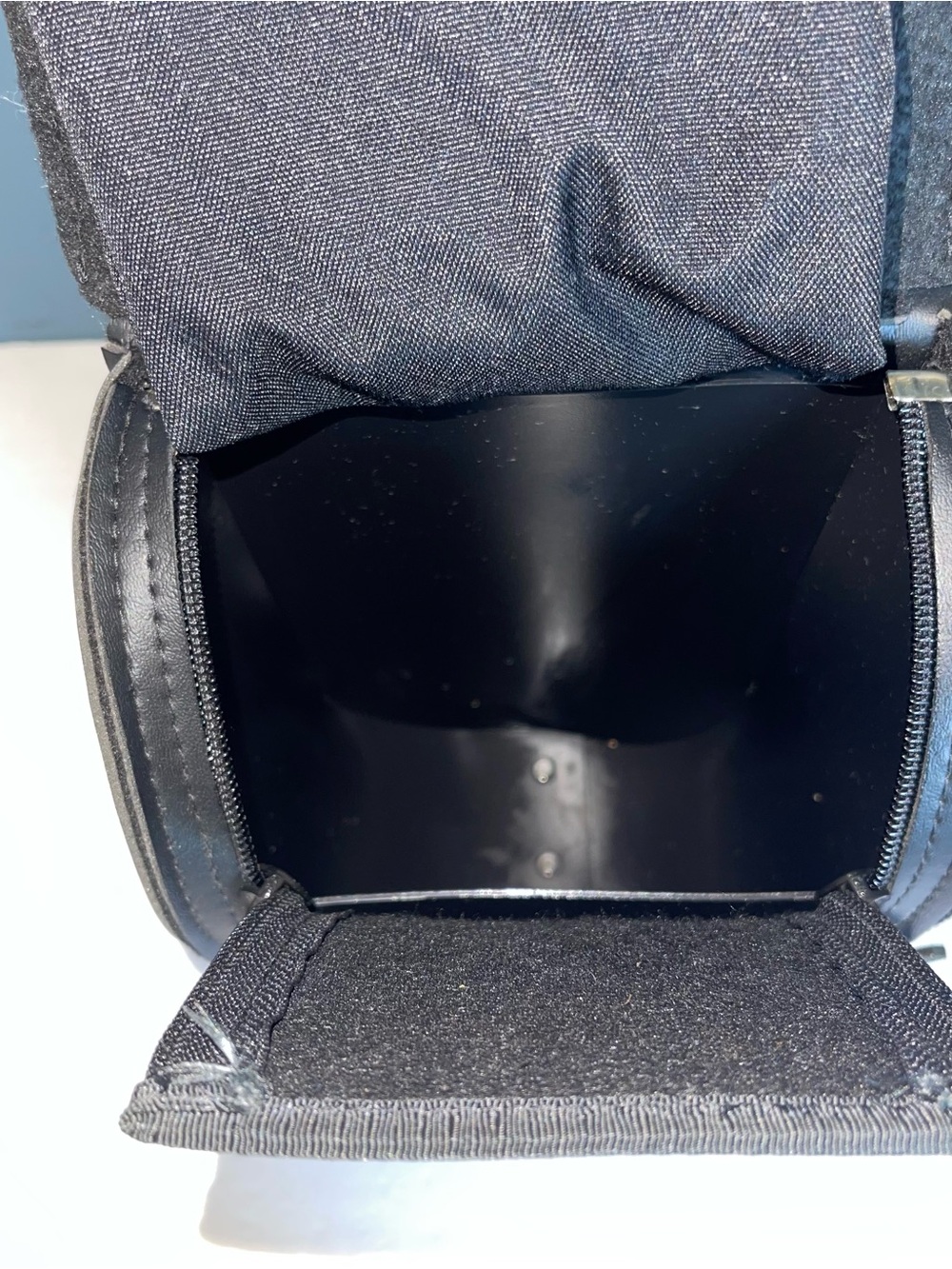 Harley-Davidson Right Saddlebag Guard Bag - Picture 3 of 9